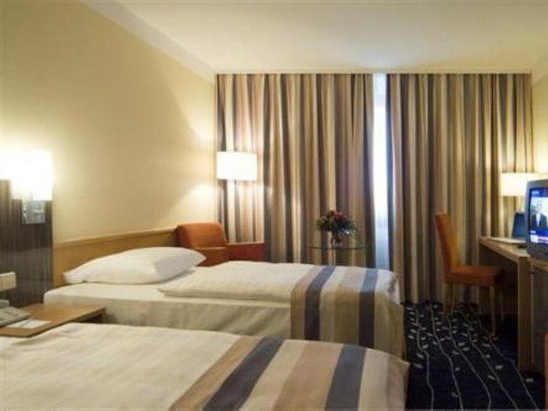 Hotel By Ihg