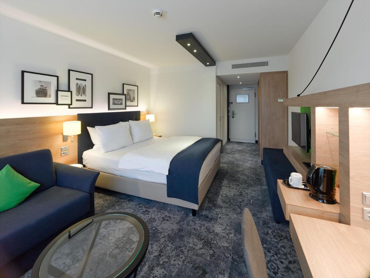 By Ihg 4*